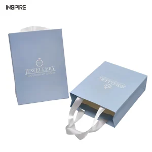 Sac en papier kraft imprimé de luxe avec poignées, recyclable, pour vêtements, logo de marque, sacs d'emballage personnalisés