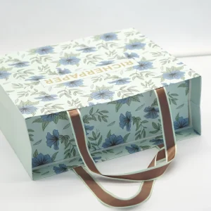 Borse Regalo in Carta Kraft di Lusso con Manico in Nastro, Dimensione e Colore Personalizzabili, Materiali Riciclati, Logo Stampato in Offset per Abbigliamento e Scarpe