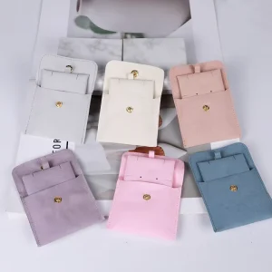 Nuovo cuscinetto per gioielli riutilizzabile con borsa in microfibra e chiusura a scatto per confezione di collane e orecchini