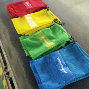 OEM-service milieuvriendelijk kleine nylon gaas trekkoord opbergzakken op maat PVC-logo label gemaakt van polyester