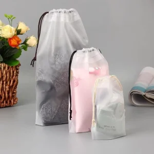 Sac d'emballage en plastique à cordon, écologique, durable, couleur personnalisée, sac de cadeau avec poche