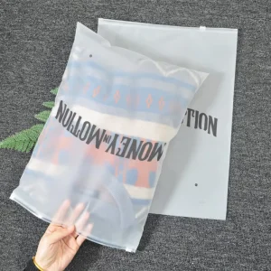 Sac en plastique poly réutilisable CPE, sac à zip EVA pour vêtements de bébé, emballage de vêtements, sac à zip mat givré personnalisé