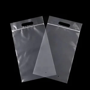 Sac ziplock transparent en PE avec trou de poignée, emballage de vêtements, sac à fermeture éclair transparent avec logo personnalisé