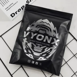 Wasserdichte Ziplock-Verpackungsbeutel mit Logo-Druck für Kleidung zur Präsentation im Einzelhandel, bereit zur Anpassung