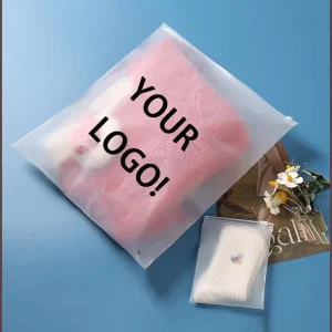 Sacs d'emballage de vêtements personnalisés, imperméables, sacs d'emballage de vêtements mats avec impression de logo