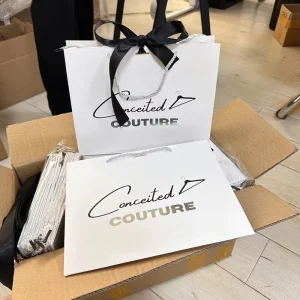 Sac en papier kraft pour emballage de cadeaux personnalisé, sac en papier kraft avec impression de logo, fabriqué en Chine